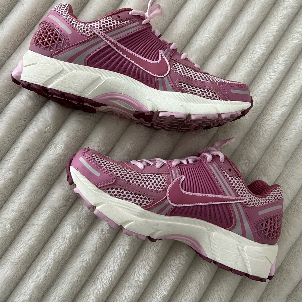 Nike Women's Athletic Shoes in Pink and White